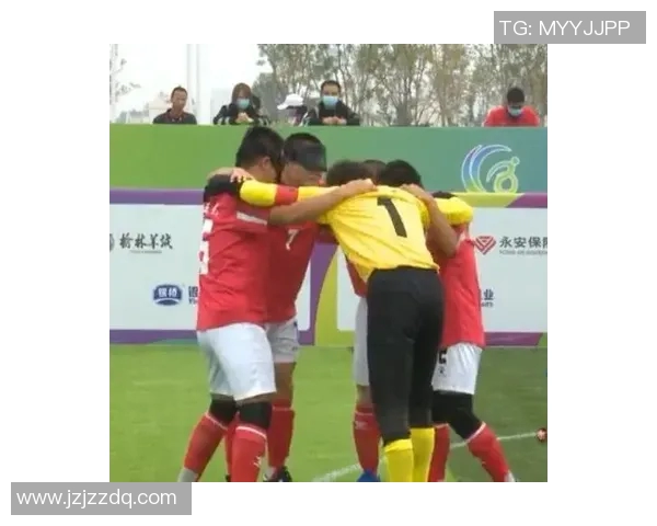 足球明星头像女的魅力与风采展现，揭示她们背后的故事与成就